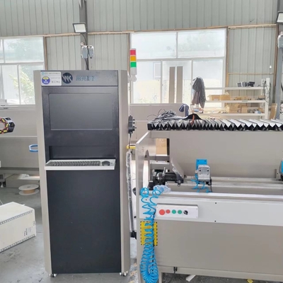 Centro di lavoro per profili in alluminio con 3 assi controllati, gestione completamente automatica dell'elaborazione per la fresatura