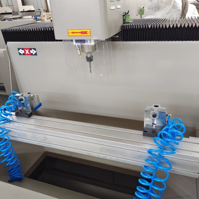 Macchina per la perforazione a controllo CNC a 3 assi con profilo in lega da 800 mm