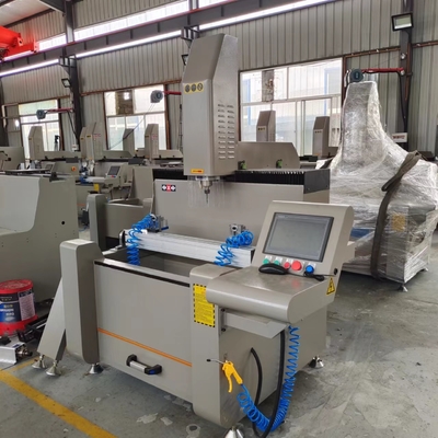 500 mm Macchine per la trivellazione CNC a tre assi per profili in alluminio speciali per macchine per finestre e porte
