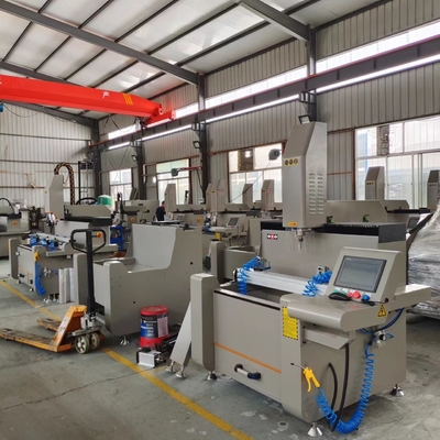 500 mm Macchine per la trivellazione CNC a tre assi per profili in alluminio speciali per macchine per finestre e porte