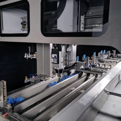 Perforazione CNC Fresatura Tapping Taglio Fine Fresatura sulla macchina di profilo Alu Centro di lavorazione CNC con 4 assi controllati