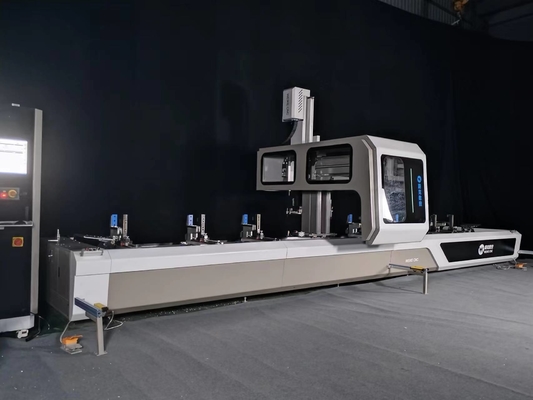 Perforazione CNC Fresatura Tapping Taglio Fine Fresatura sulla macchina di profilo Alu Centro di lavorazione CNC con 4 assi controllati