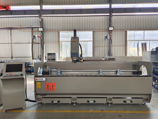 3 assi Macchina di fresatura CNC in alluminio Foratura automatica fresatura di tutti i tipi di fori sul profilo