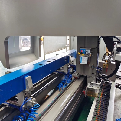 6500mm Aluminium finestra porta fabbricazione macchine 4 assi centro di lavorazione con cambio automatico di utensili