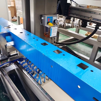 6500mm Aluminium finestra porta fabbricazione macchine 4 assi centro di lavorazione con cambio automatico di utensili