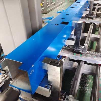 Centrale di lavorazione del profilo di alluminio CNC a 4 assi per la perforazione, la fresatura e la fresatura di fine
