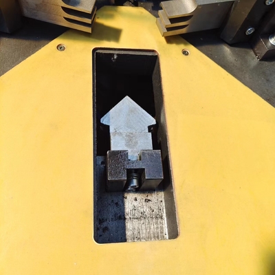 Macchina per il crimping delle finestre in alluminio a testa singola 160 mm Macchina per la realizzazione delle porte in alluminio