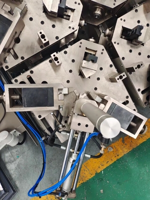 Macchina automatica per il crimping di angoli a 4 teste per la produzione di finestre in alluminio