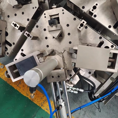 Apparecchiatura di frenatura automatica a quattro angoli per porte di finestre in alluminio/macchina di frenatura a quattro angoli superintelligente in alluminio