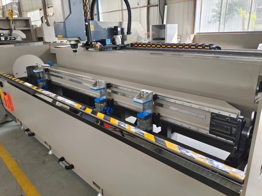 2500mm di alluminio e di PVC CNC per la perforazione di fori fresatura macchina con singolo mandrino