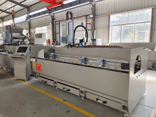 2500mm Automatico 3 asse CNC copu router per porta vetrina in alluminio e muro tenda