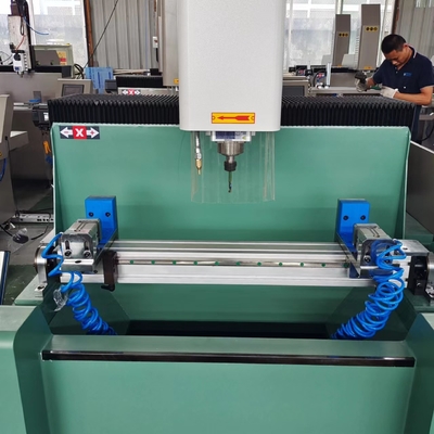 Piccolo 800mm Automatic CNC Copy Router Perforazione e fresatura per porte e finestre, mobili minimalisti, armadi di vino