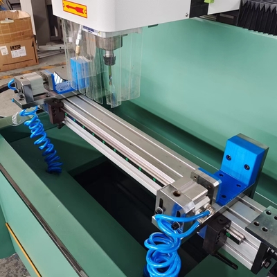 Piccolo 800mm Automatic CNC Copy Router Perforazione e fresatura per porte e finestre, mobili minimalisti, armadi di vino