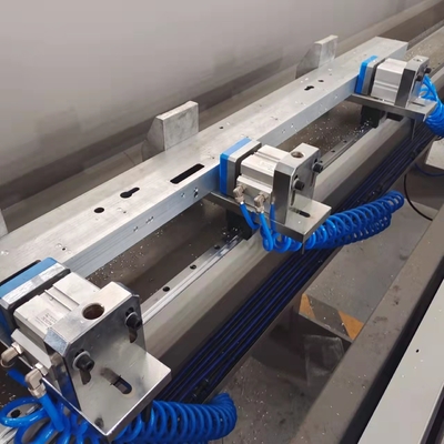 Macchine per la perforazione di porte e finestre in alluminio