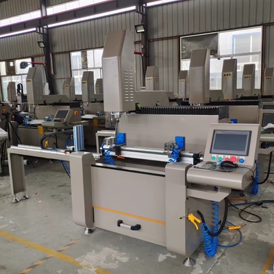 Macchine per finestre di alluminio di piccole dimensioni Macchine per copiare il router CNC per perforazione di profili di finestre di alluminio fresatura