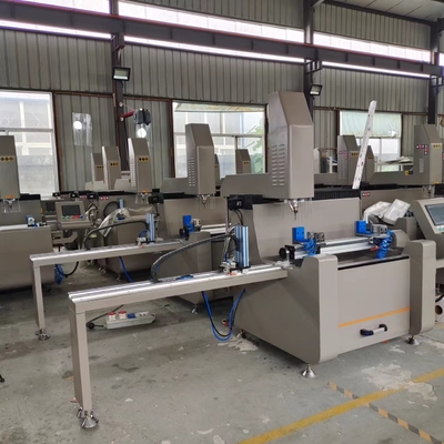 Macchine per finestre di alluminio di piccole dimensioni Macchine per copiare il router CNC per perforazione di profili di finestre di alluminio fresatura