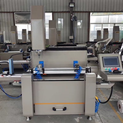 Macchine per finestre di alluminio di piccole dimensioni Macchine per copiare il router CNC per perforazione di profili di finestre di alluminio fresatura