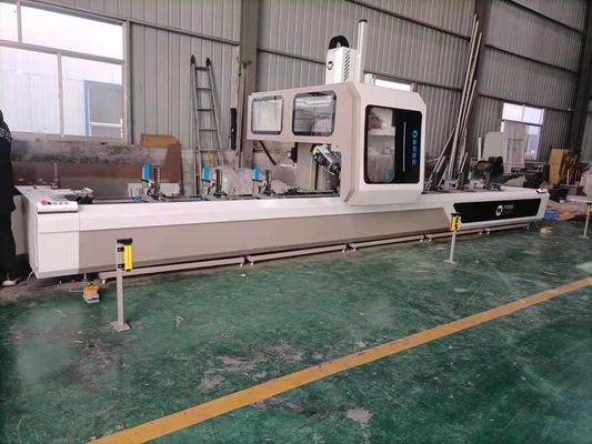 Centrale di lavorazione CNC per il taglio di profili di alluminio a 4 assi