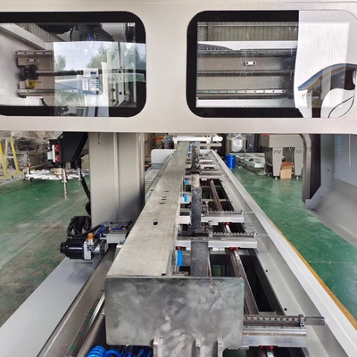 Centrale di lavorazione CNC per il taglio di profili di alluminio a 4 assi
