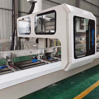 Centrale di lavorazione CNC per il taglio di profili di alluminio a 4 assi