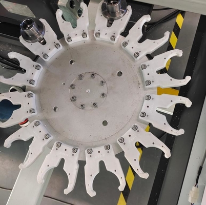 5 assi centro di lavorazione CNC verticale per profili industriali in alluminio, porte, finestre, pareti a tenda, ecc.