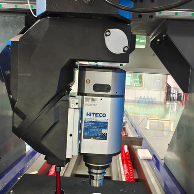 6500 mm Tipo di corniciera verticale 5 assi Centro di lavorazione CNC per l'alluminio industriale, rame, lavorazione del Pvc