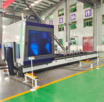 Centrale di lavoro CNC ad alta precisione a 5 assi per profili industriali di alluminio