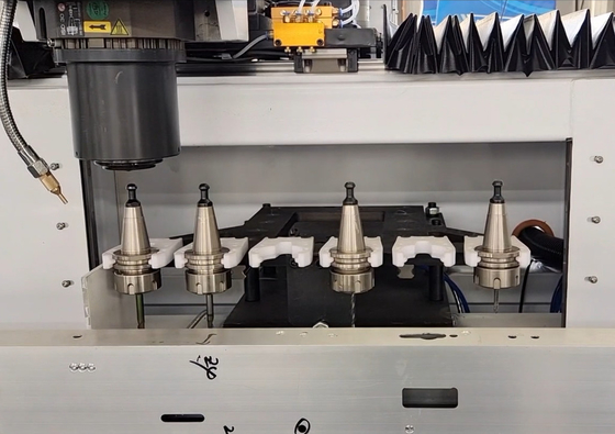 3200mm 3000mm Aluminio UPVC Verticale Spindle CNC Centro di lavorazione