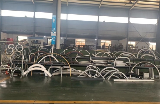 Macchina di piegatura automatica per porte e finestre in alluminio