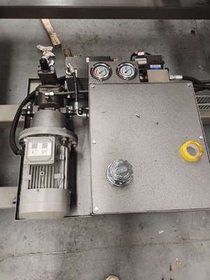 Macchine per il ritaglio delle finestre in alluminio a CNC / Macchine per il ritaglio degli angoli per profili in alluminio