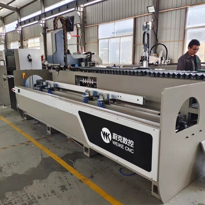 Cambio automatico di utensili 3 + 1 asse Profilo di alluminio Centro di lavorazione CNC per la fabbricazione di finestra porta muro tenda ecc