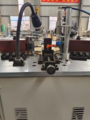 160 Macchine per il crimping degli angoli Potenza 1,5 kW Pressione dell'aria 0,6-0,8 MPa Per il crimping preciso
